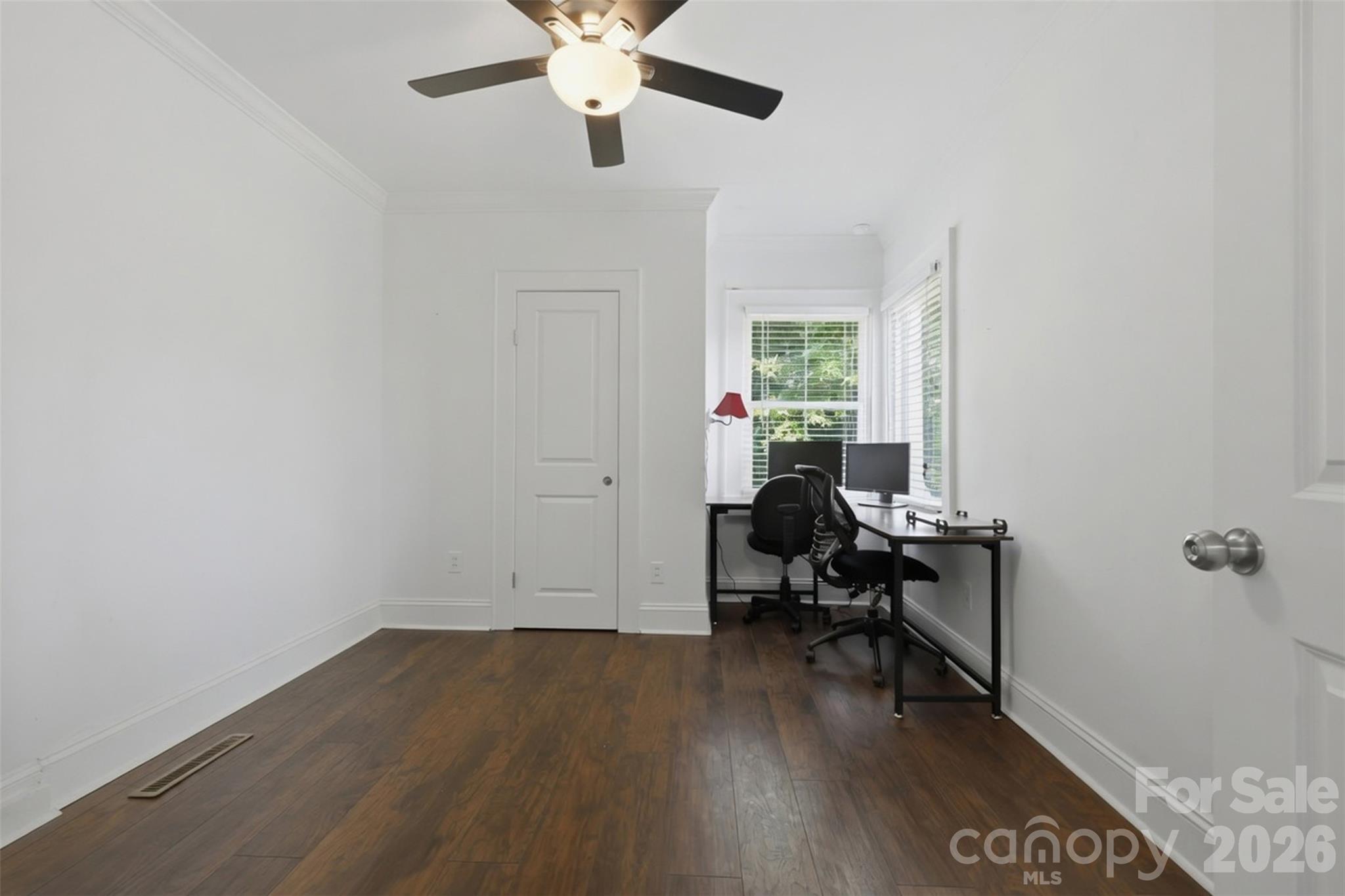 104 31st Avenue NE — Hickory