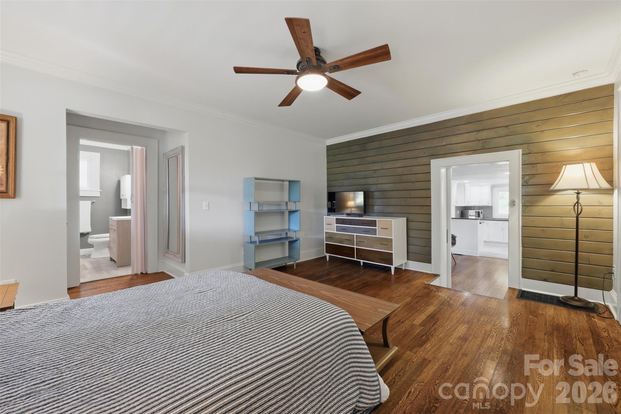 104 31st Avenue NE — Hickory
