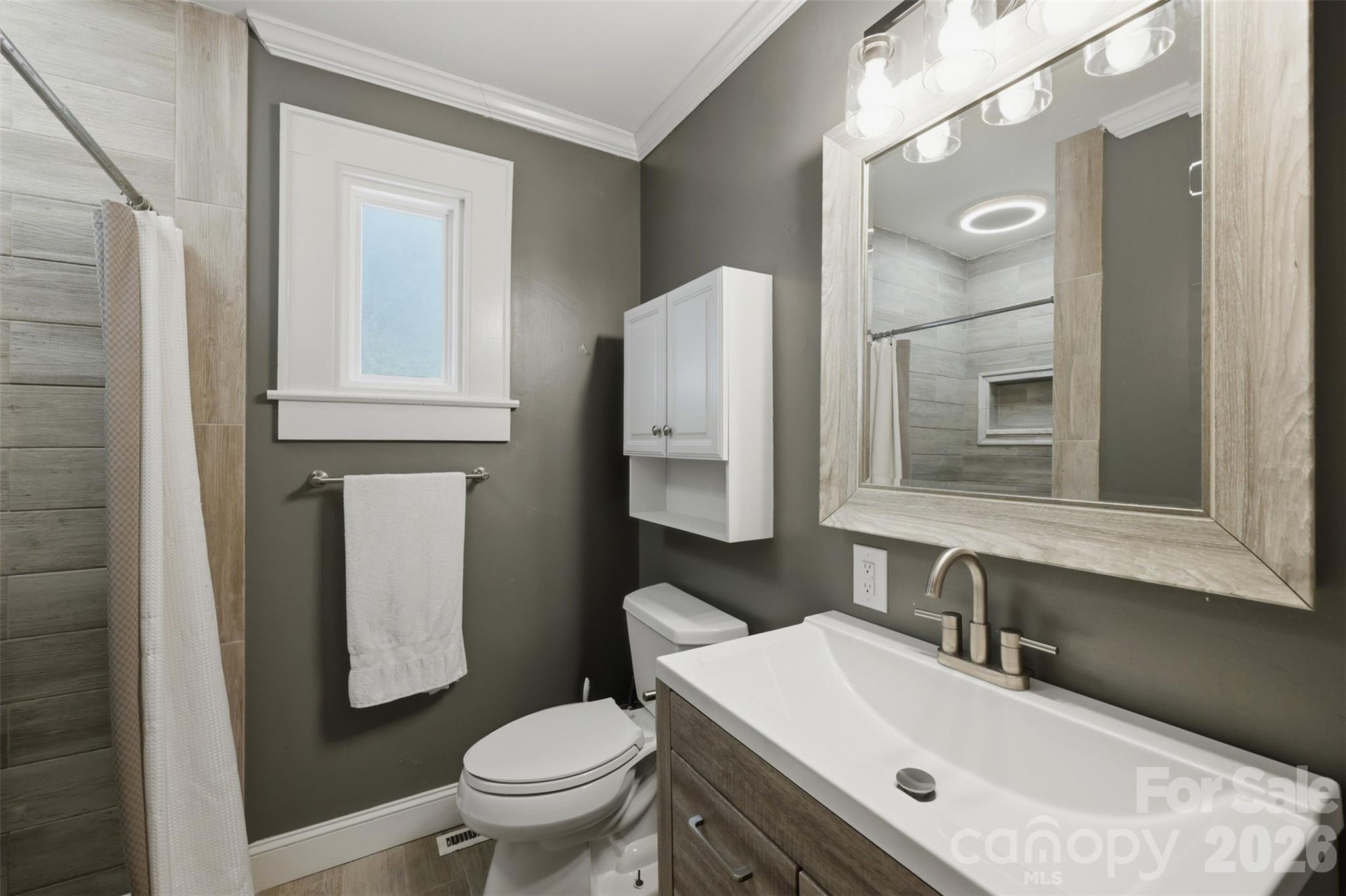 104 31st Avenue NE — Hickory