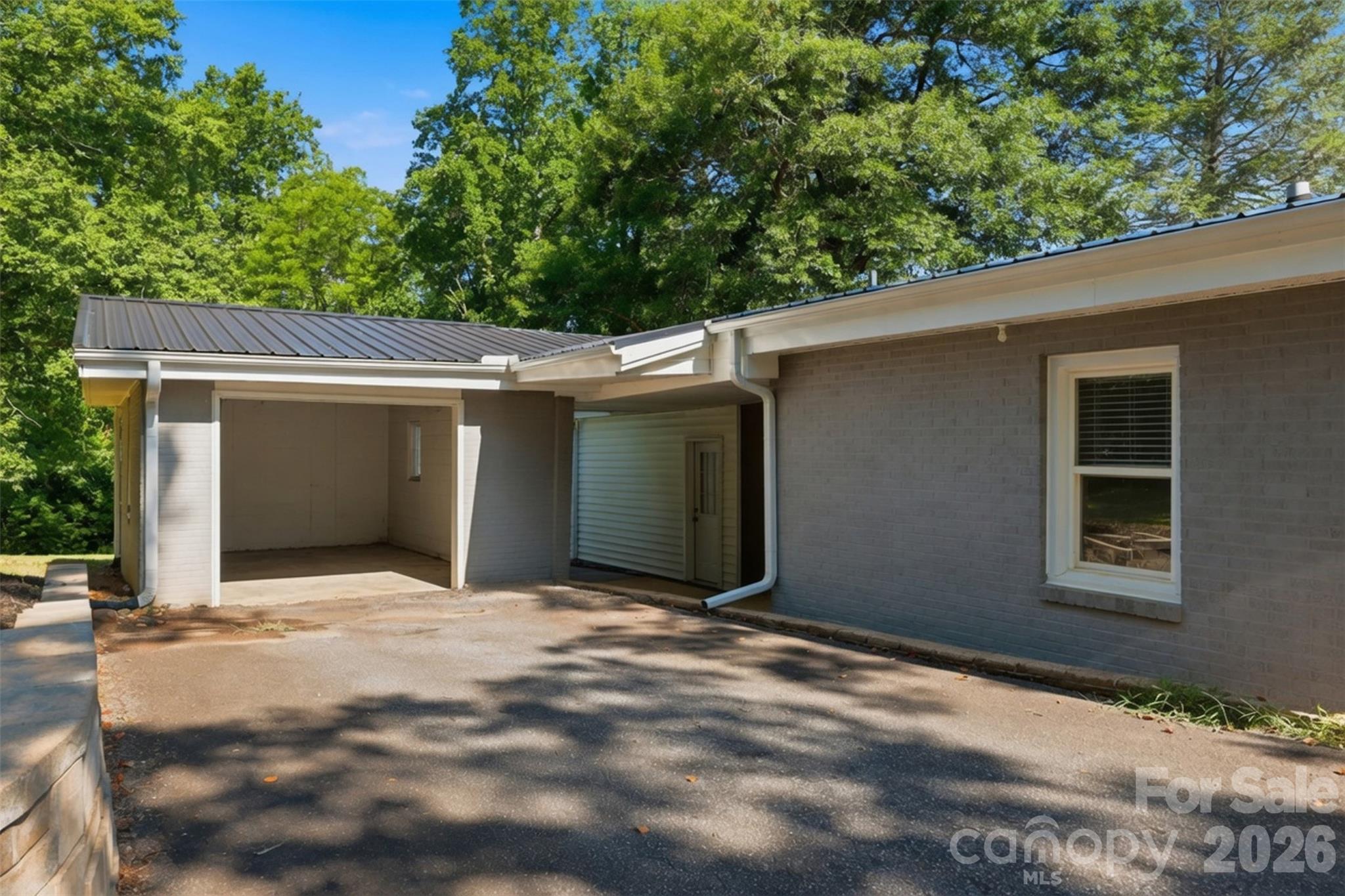 104 31st Avenue NE — Hickory