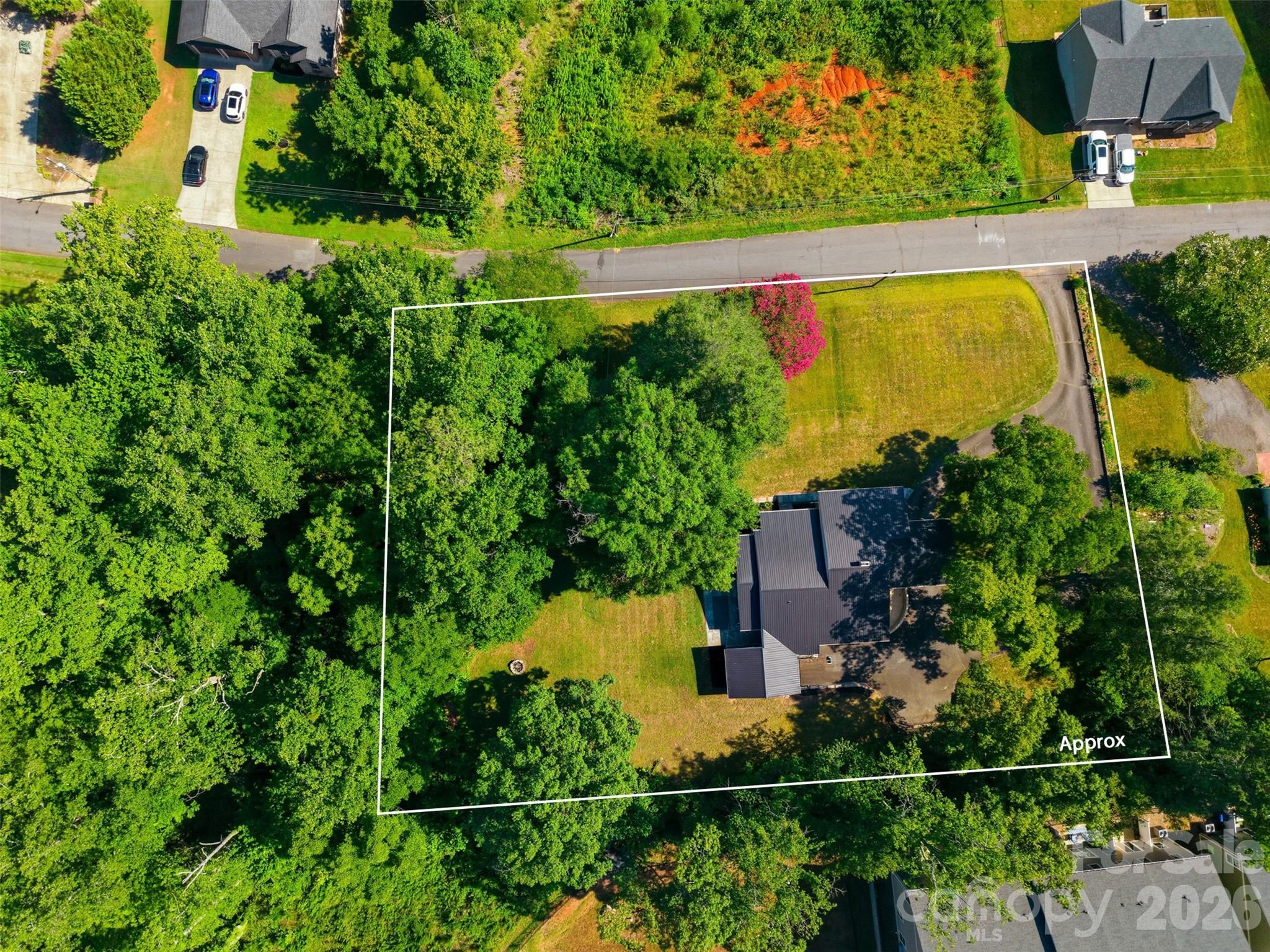 104 31st Avenue NE — Hickory