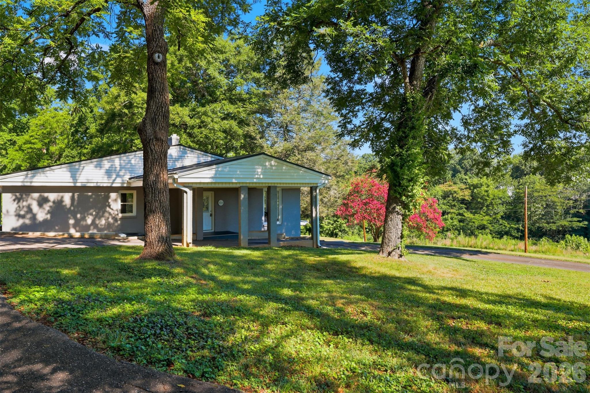 104 31st Avenue NE — Hickory