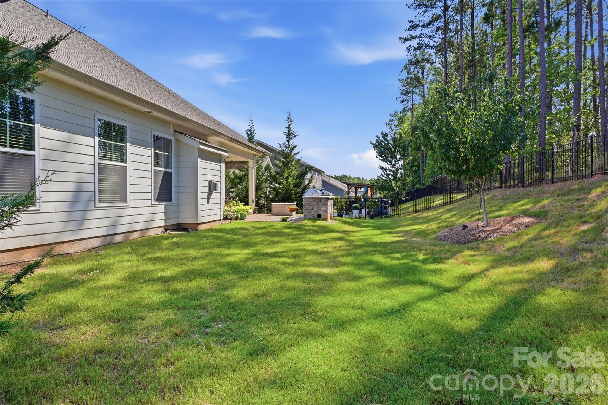 141 Rhuidean Court — Troutman