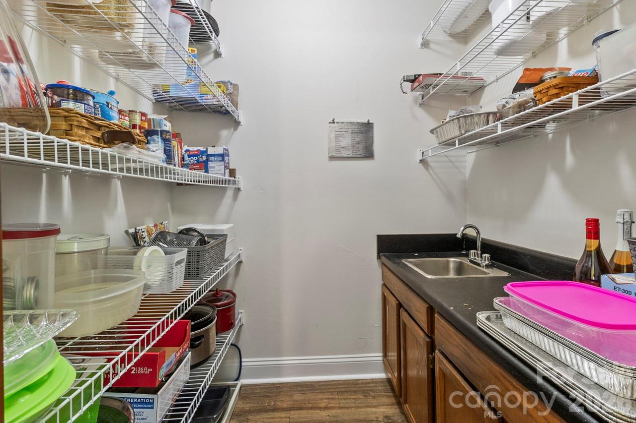 6325 Ellesmere Court — Charlotte