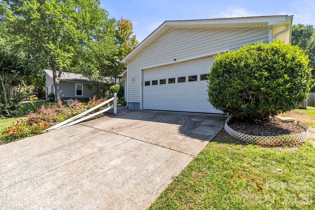 6325 Ellesmere Court — Charlotte