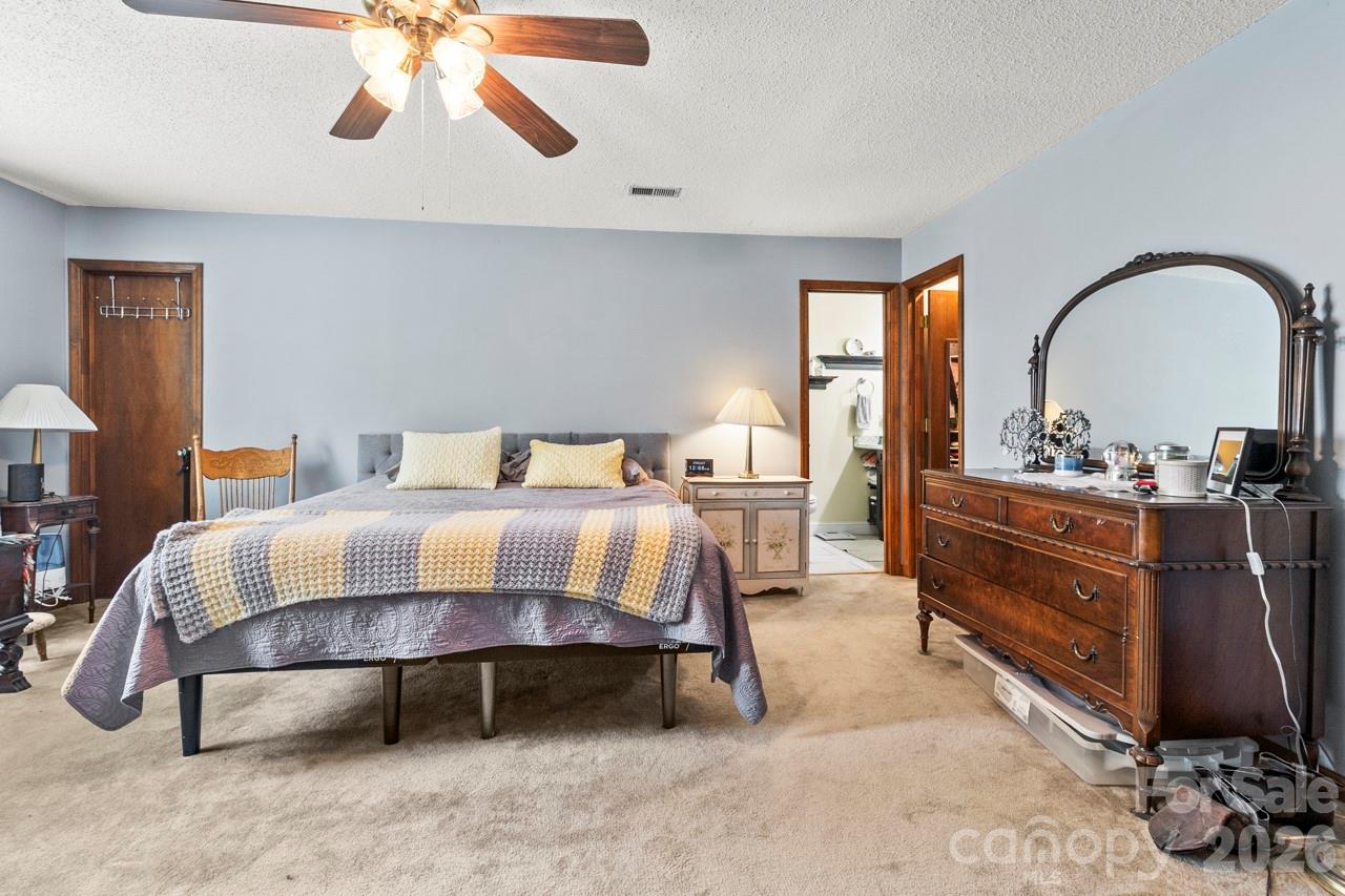 6325 Ellesmere Court — Charlotte
