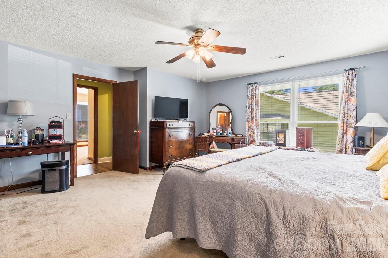 6325 Ellesmere Court — Charlotte