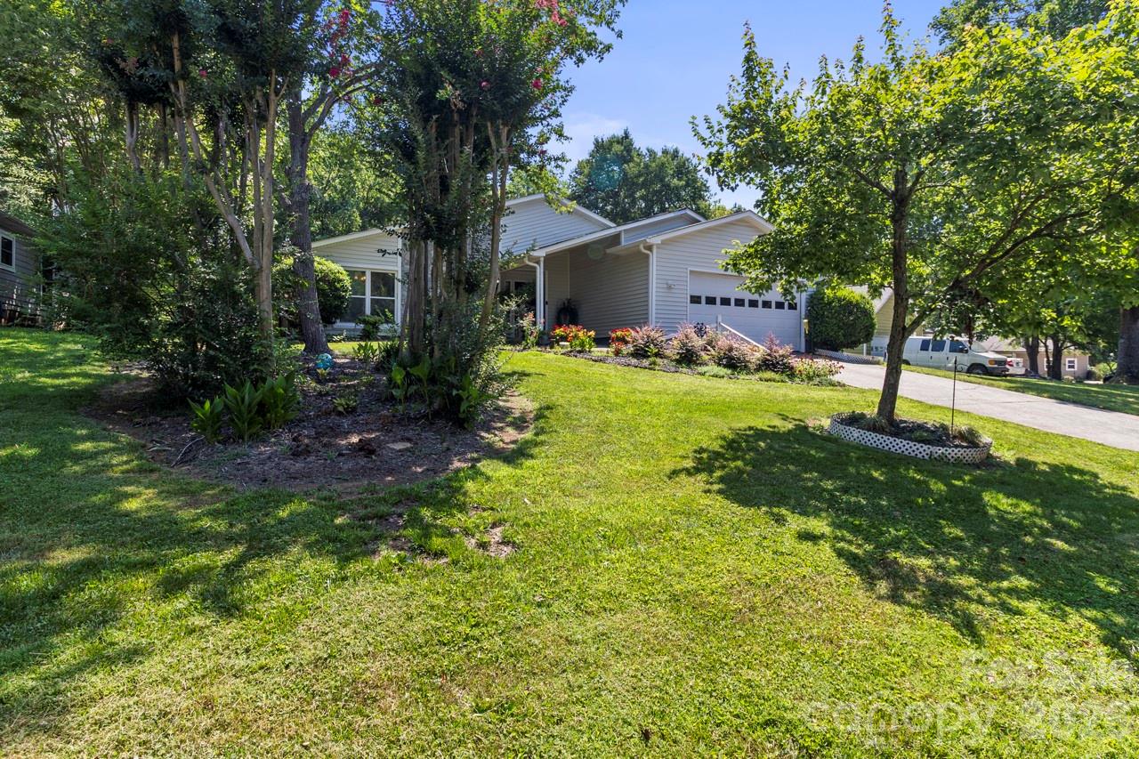 6325 Ellesmere Court — Charlotte