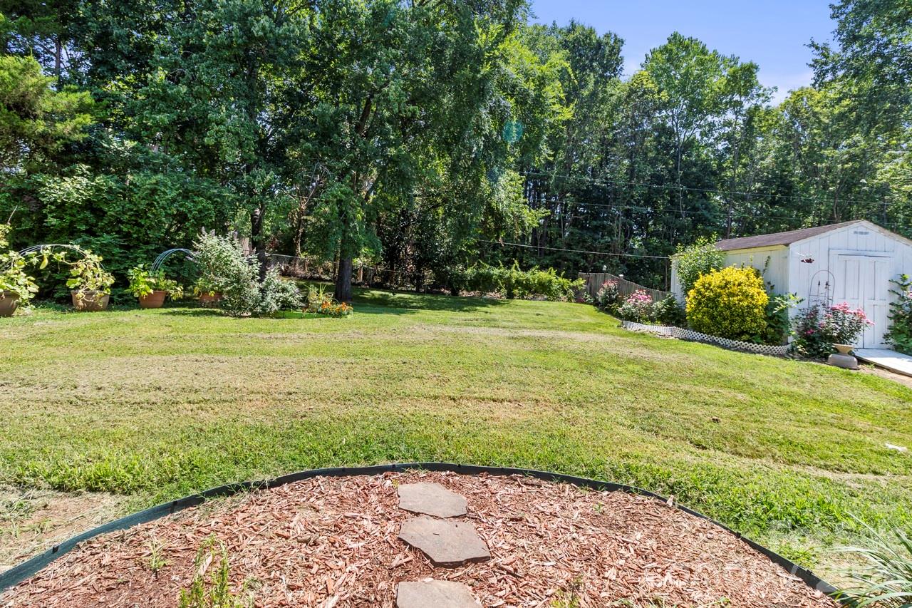 6325 Ellesmere Court — Charlotte