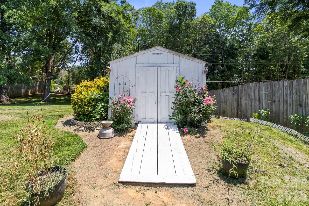 6325 Ellesmere Court — Charlotte