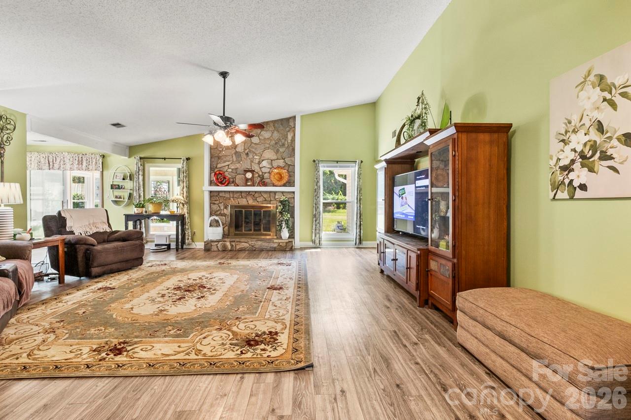 6325 Ellesmere Court — Charlotte