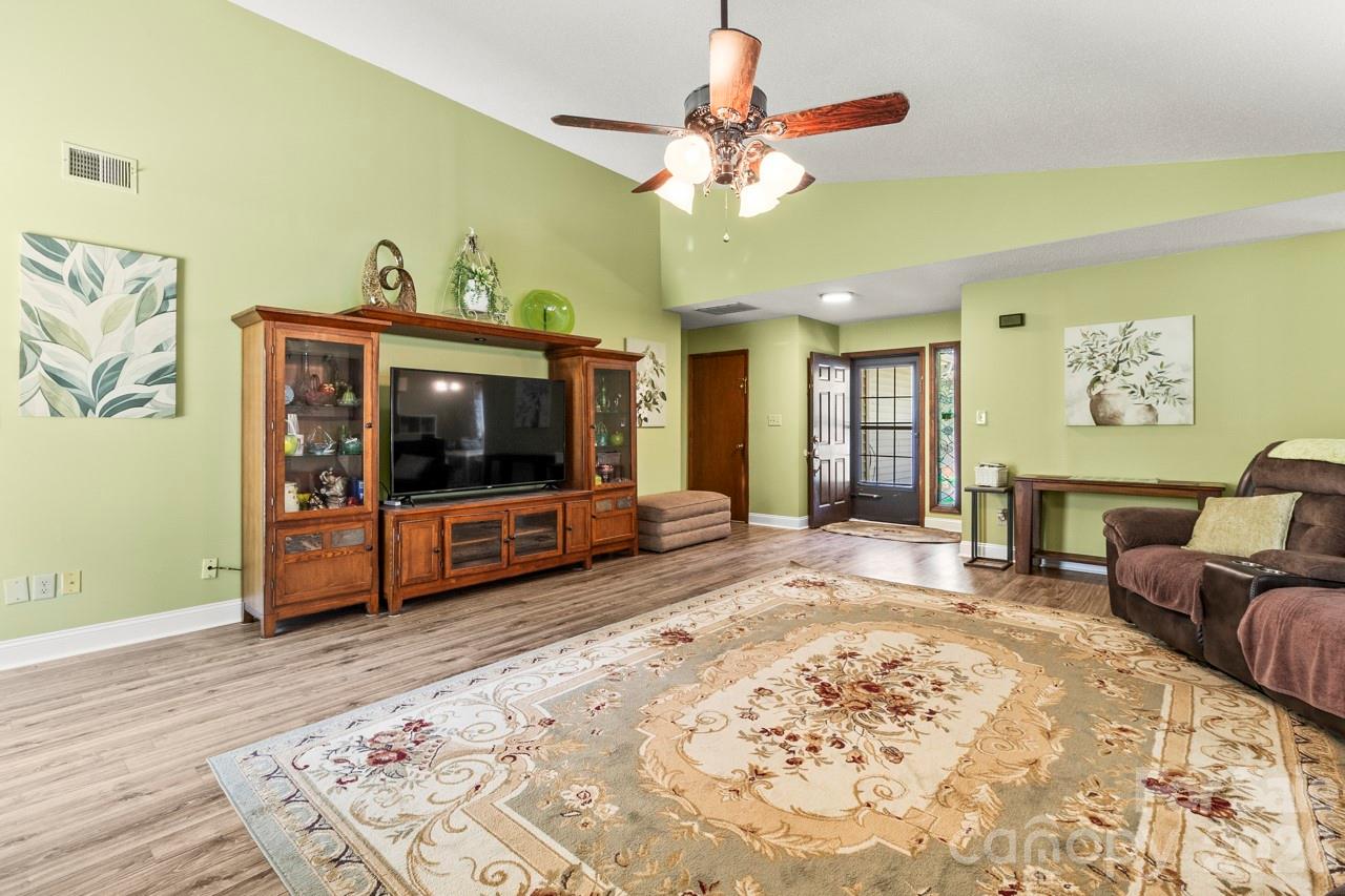 6325 Ellesmere Court — Charlotte