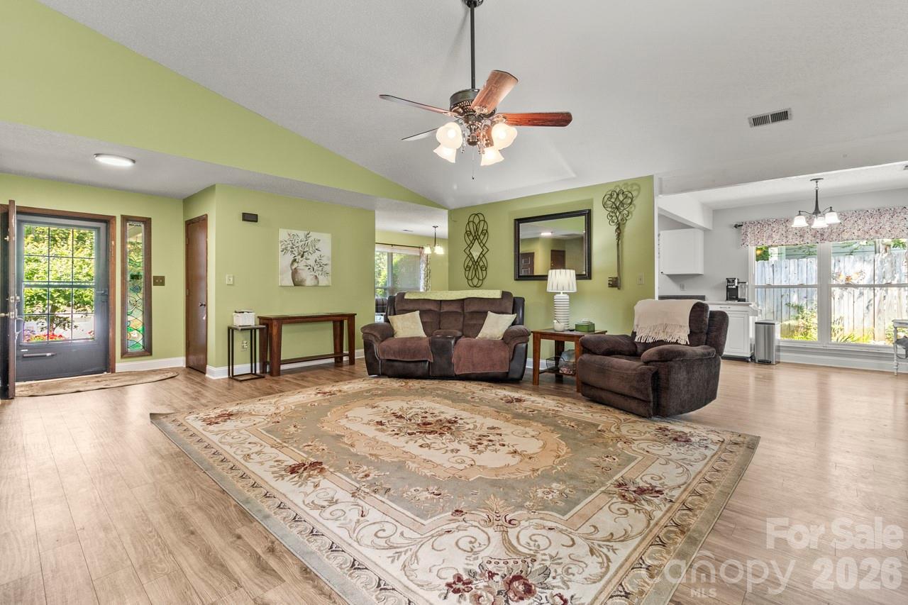 6325 Ellesmere Court — Charlotte
