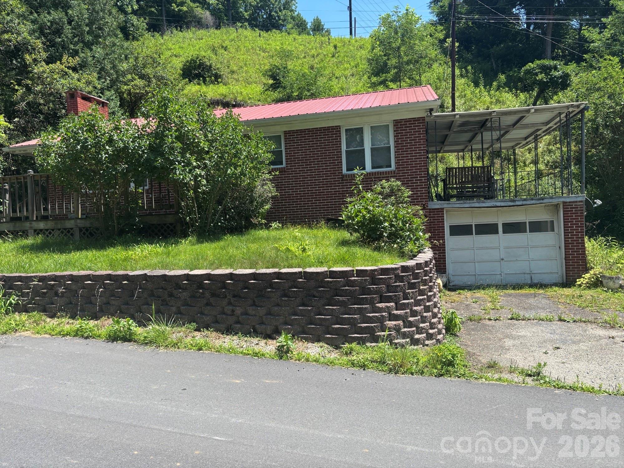 637 Toe Cane Road — Bakersville