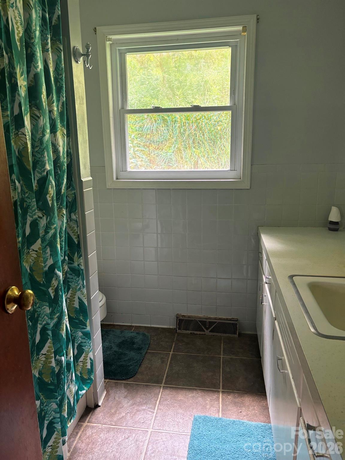 637 Toe Cane Road — Bakersville