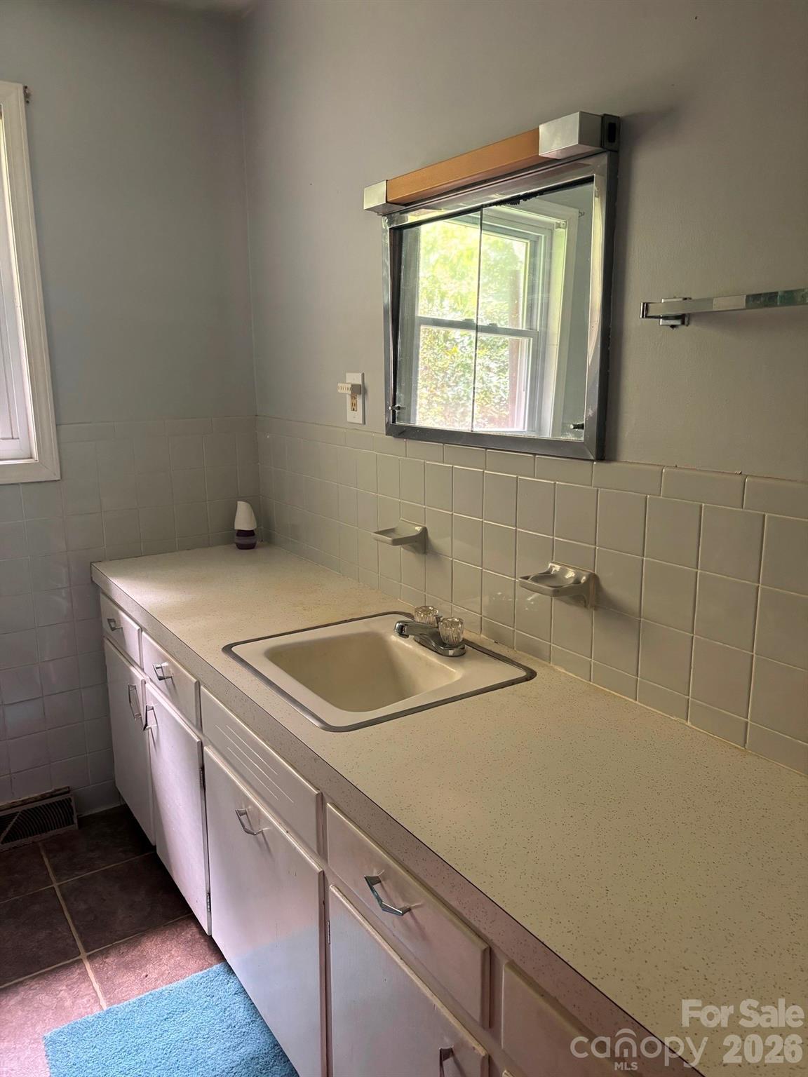 637 Toe Cane Road — Bakersville