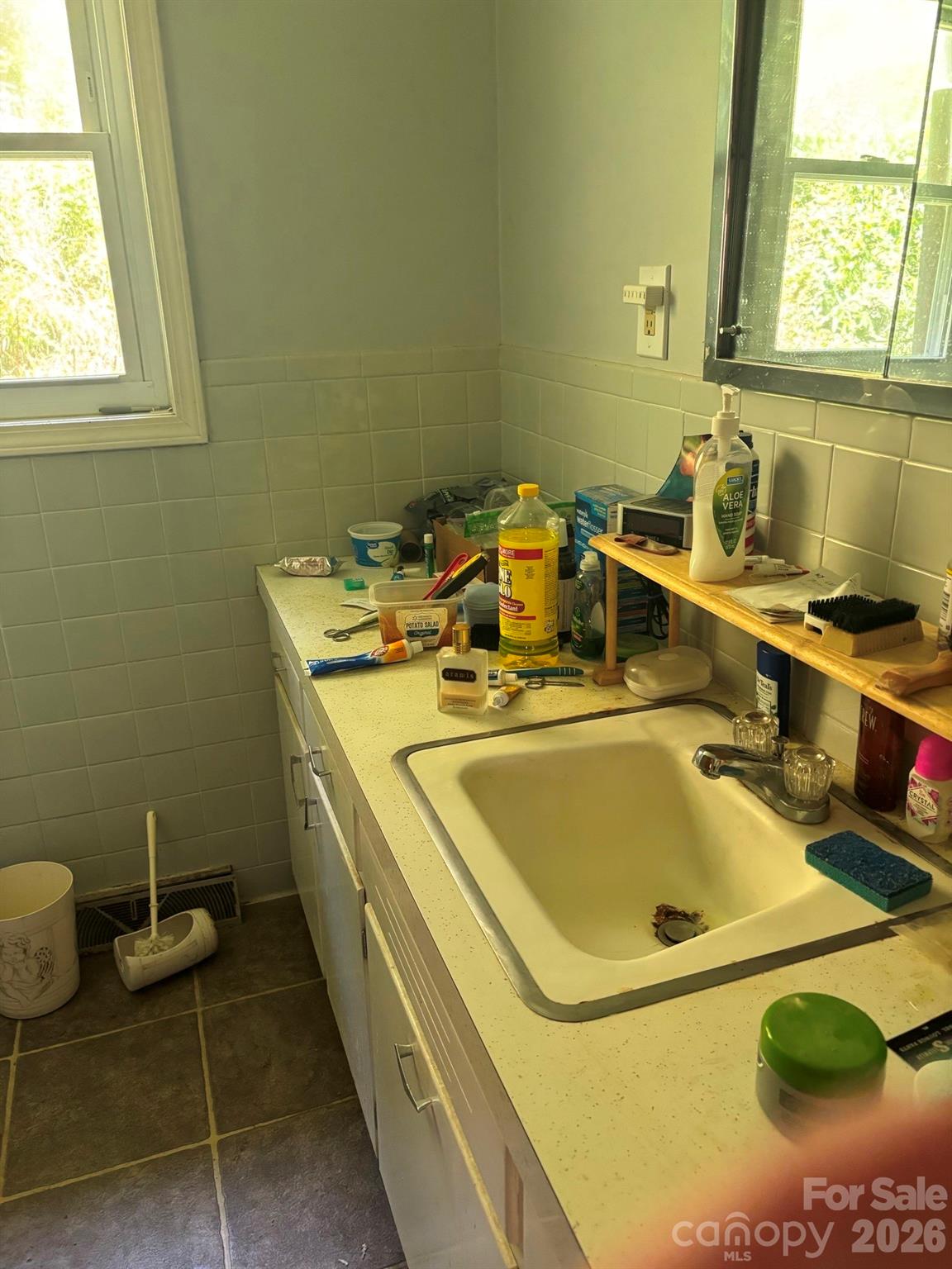 637 Toe Cane Road — Bakersville