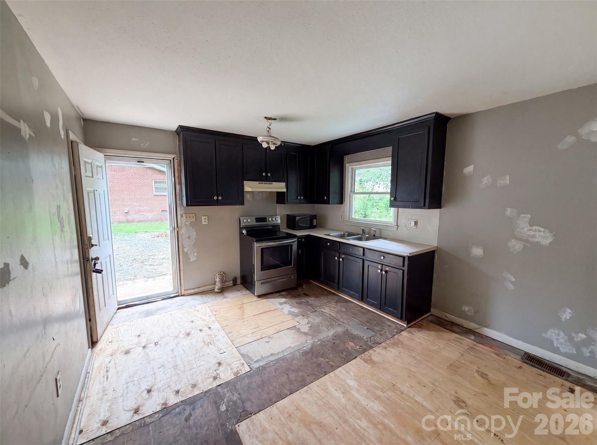 3806 Vanderburg Drive S — Concord