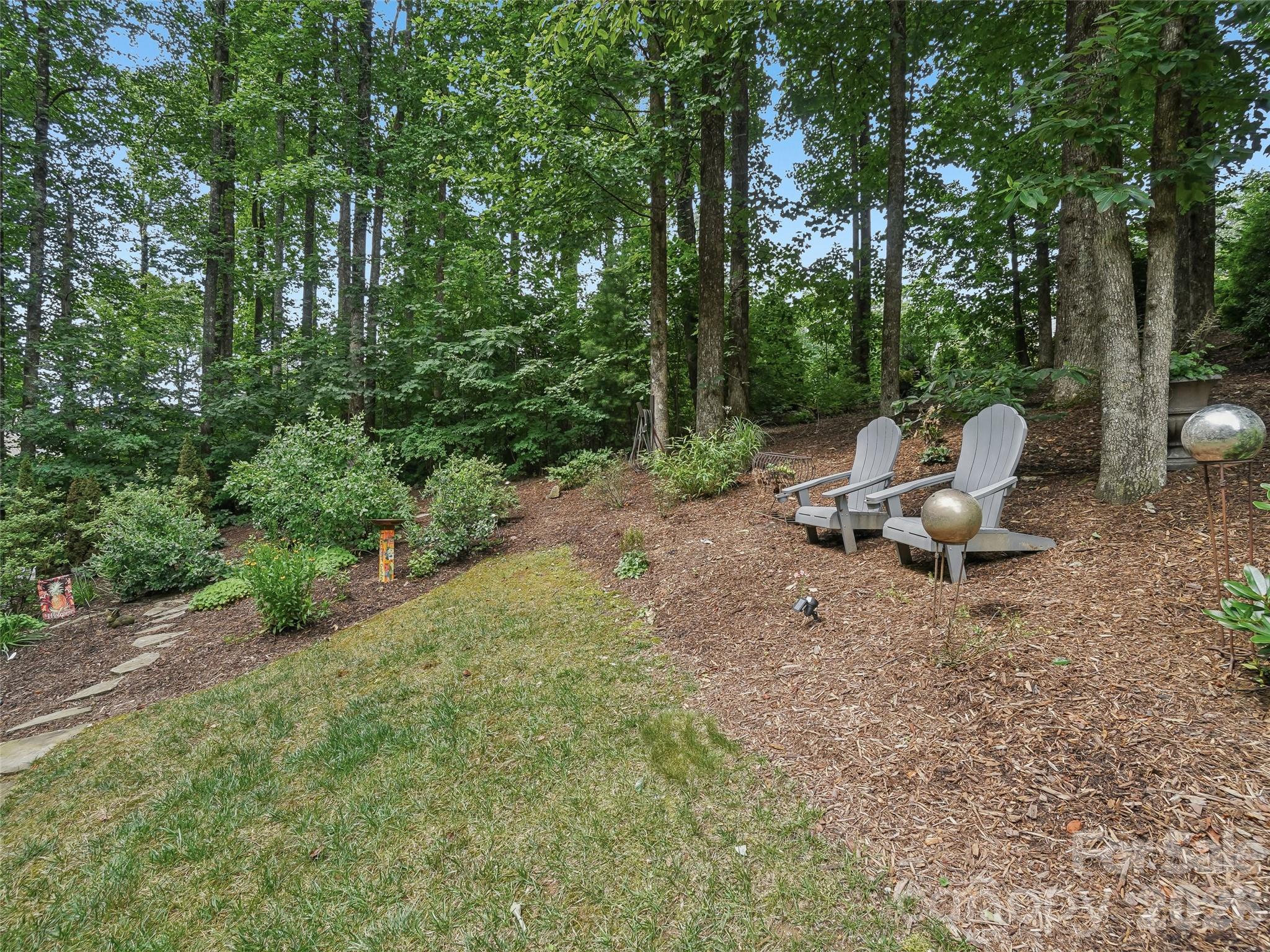 300 Pinnacle Peak Lane — Flat Rock