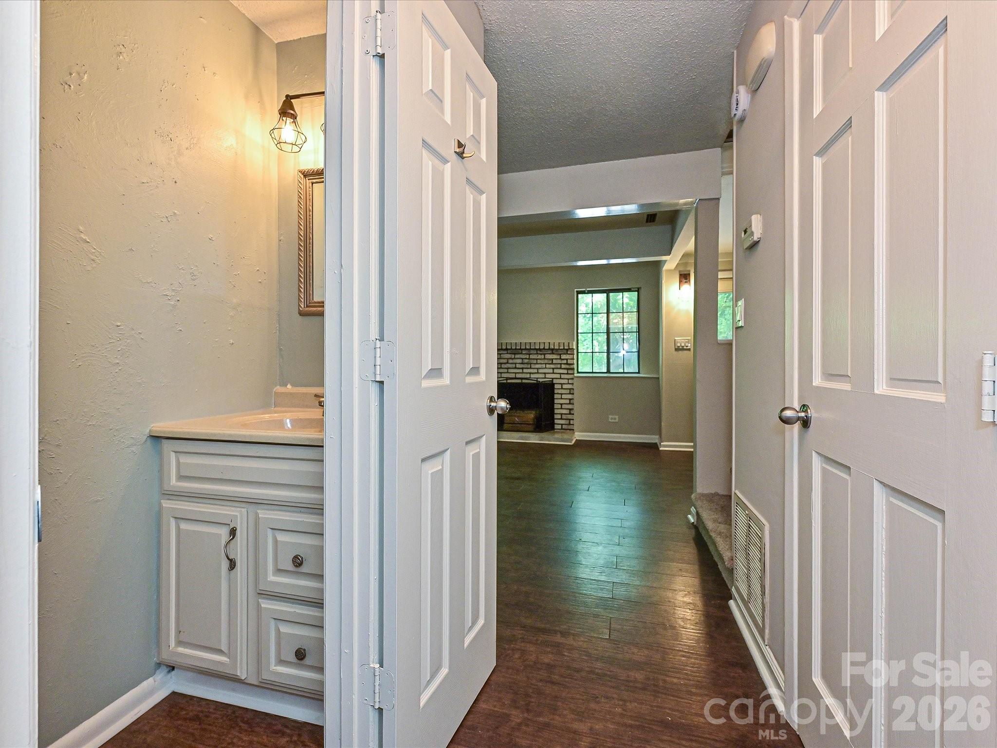 9111 Sharonbrook Drive — Charlotte