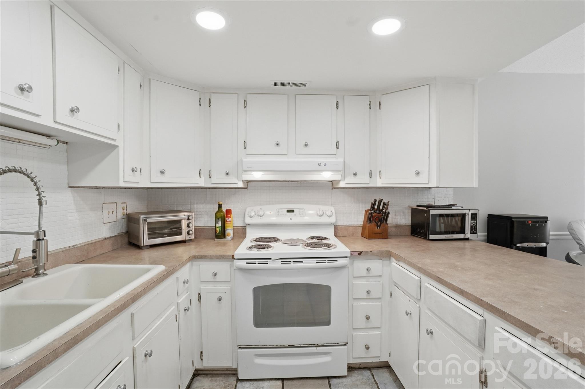 8338 Cricket Lake Drive — Charlotte