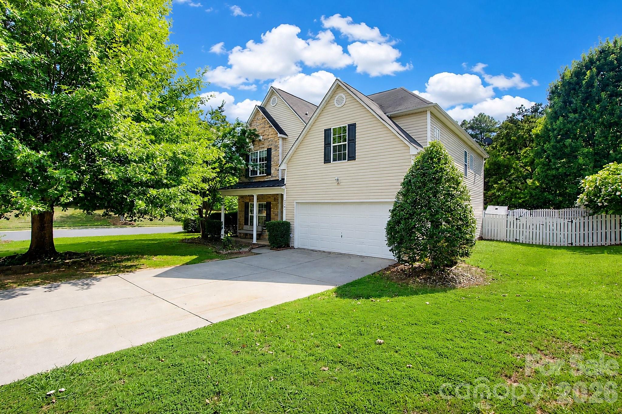 2001 Choke Berry Way — Waxhaw