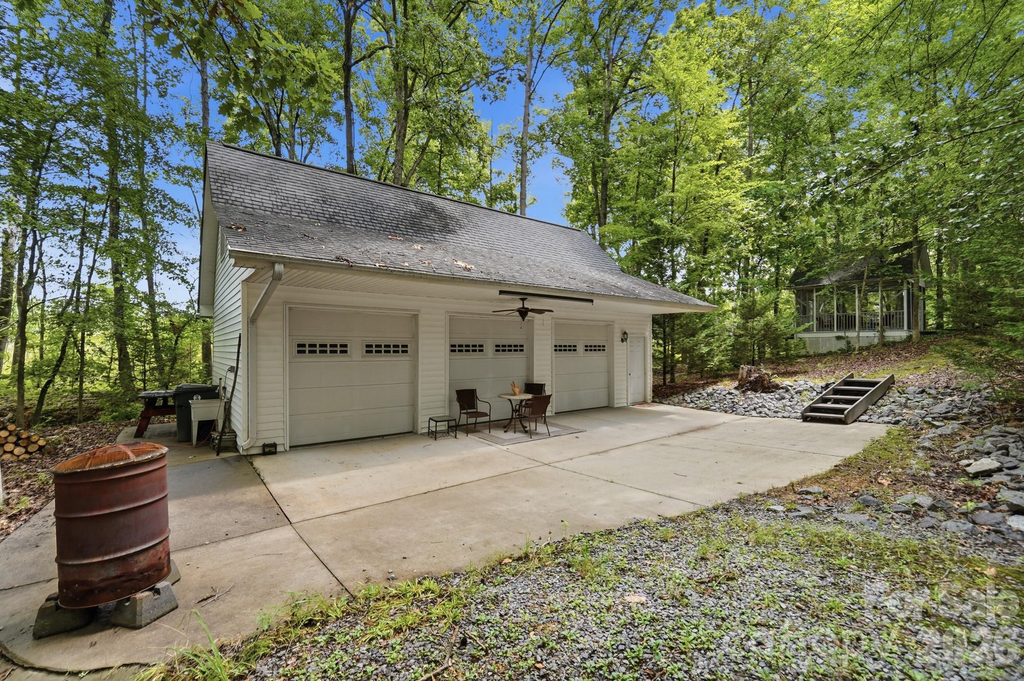 1220 Grun Augen Drive — Richburg