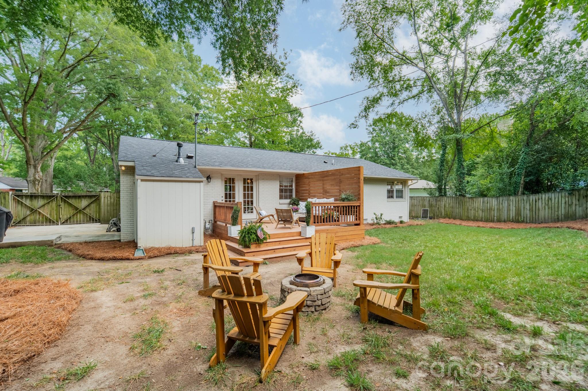 4865 Oglethorpe Place — Charlotte
