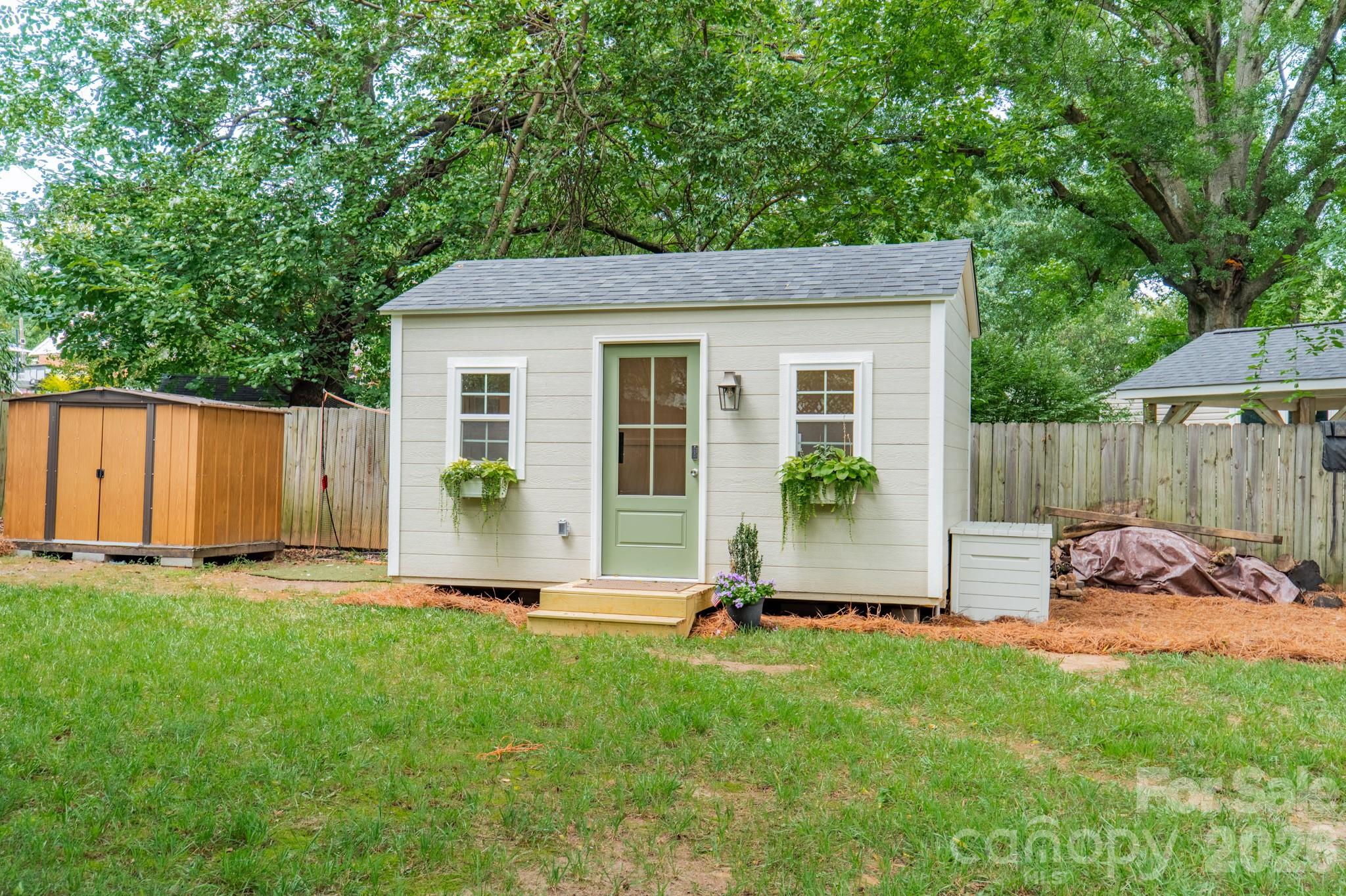 4865 Oglethorpe Place — Charlotte