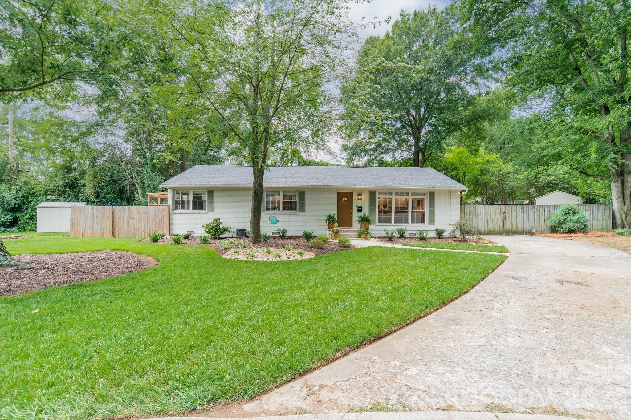 4865 Oglethorpe Place — Charlotte