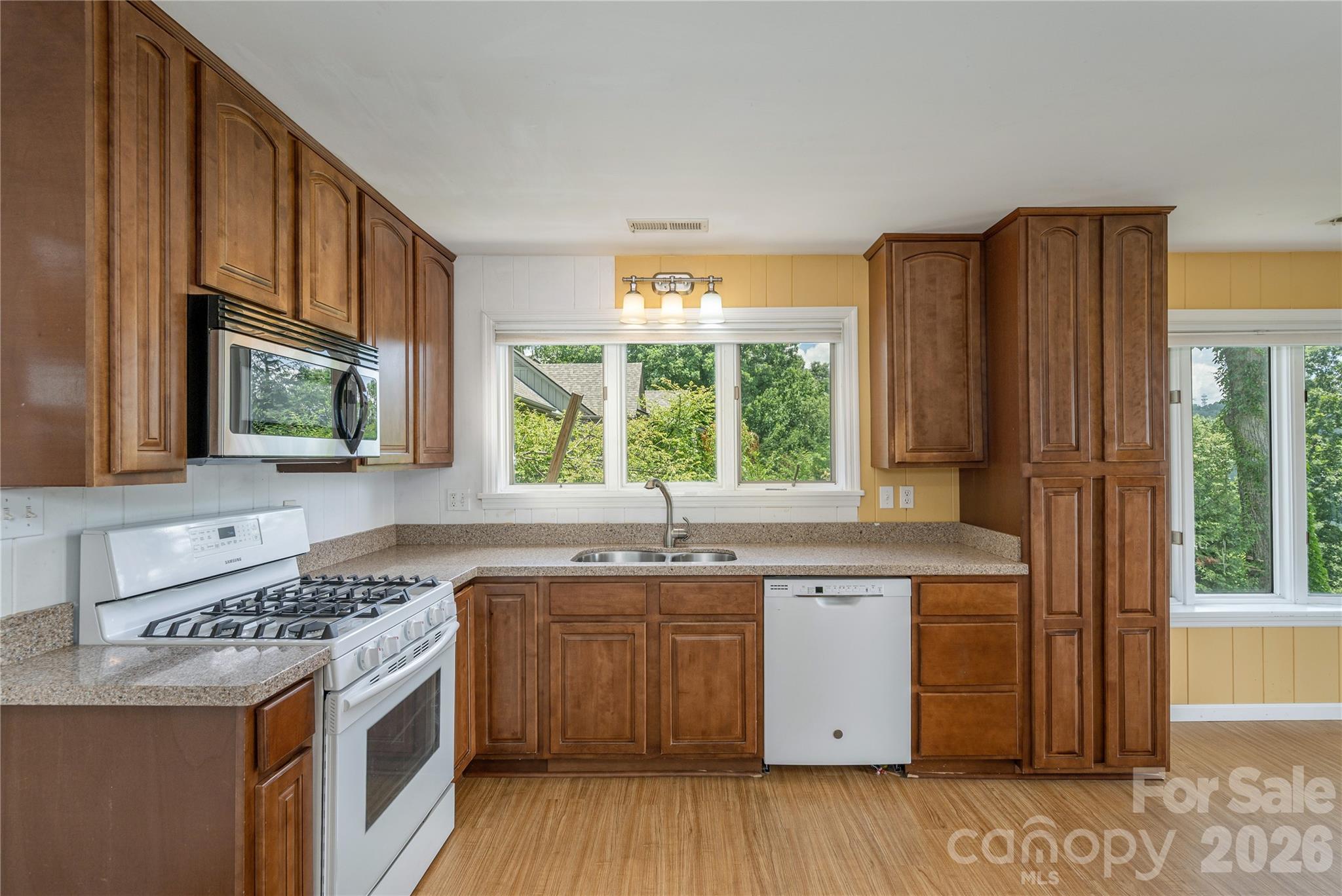 811 Town Mountain Road — Asheville