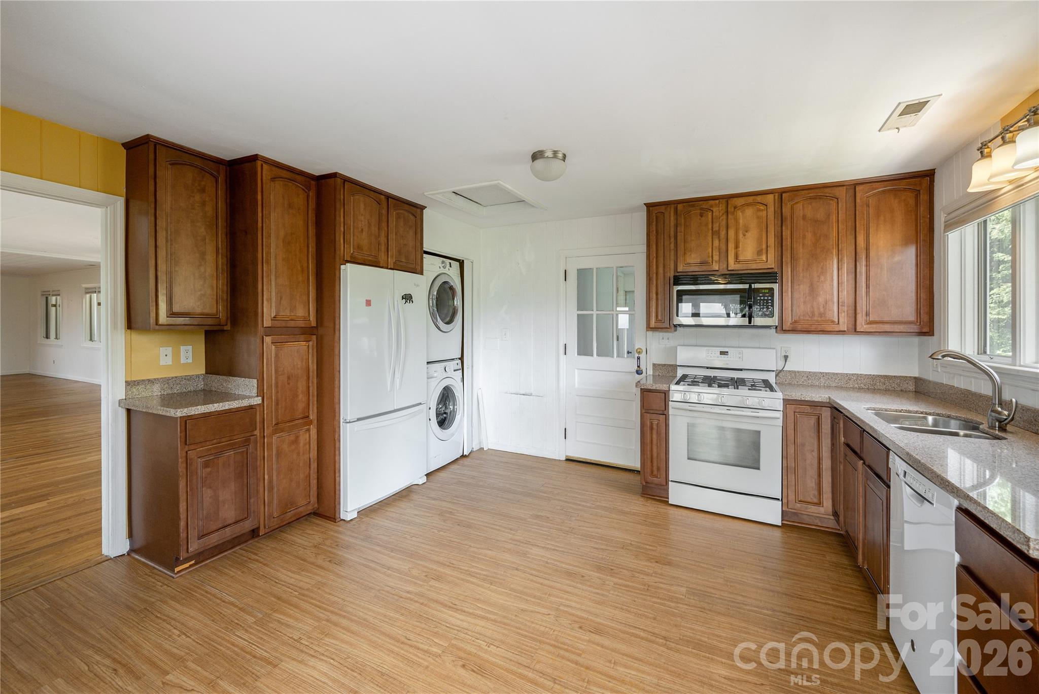 811 Town Mountain Road — Asheville