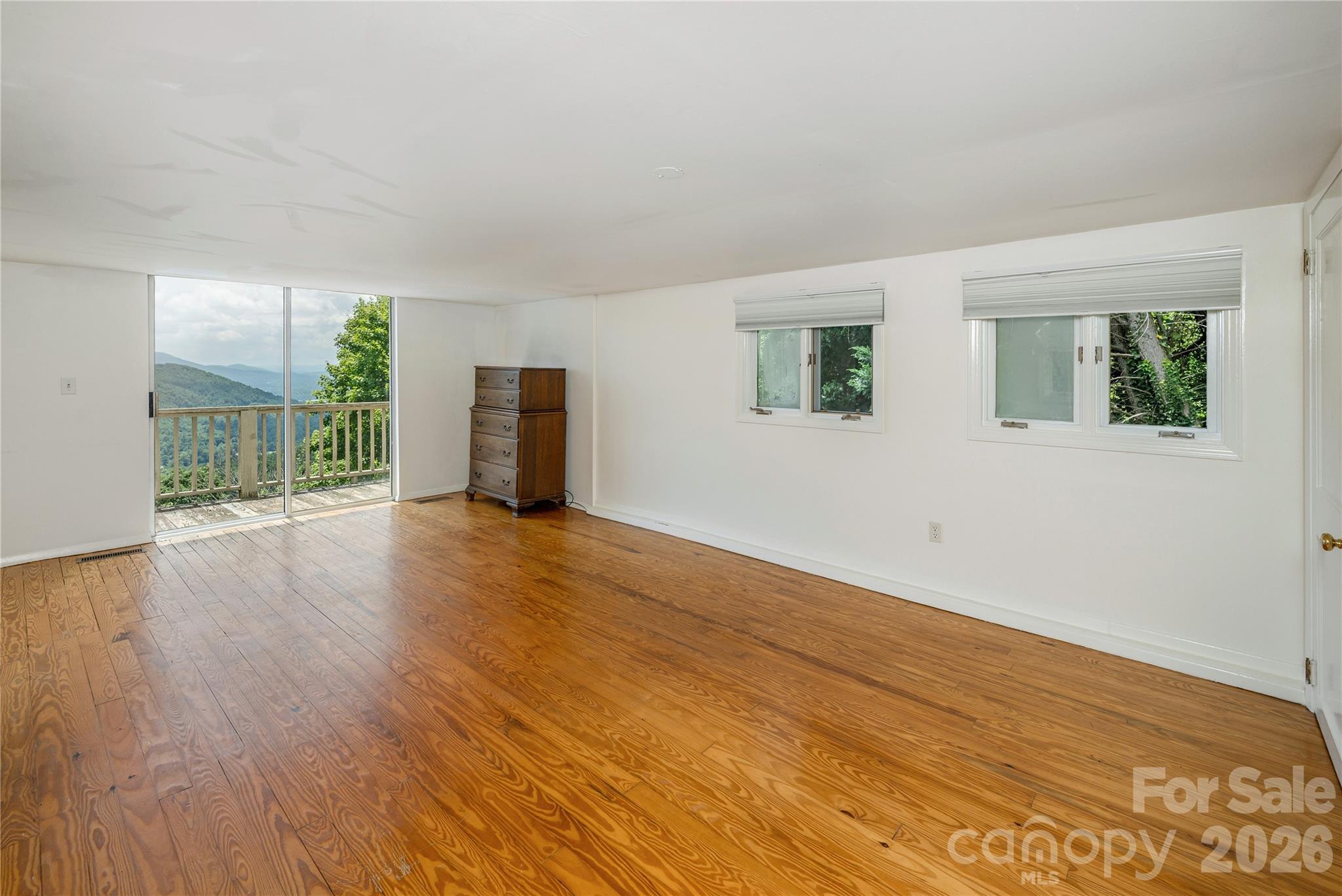 811 Town Mountain Road — Asheville