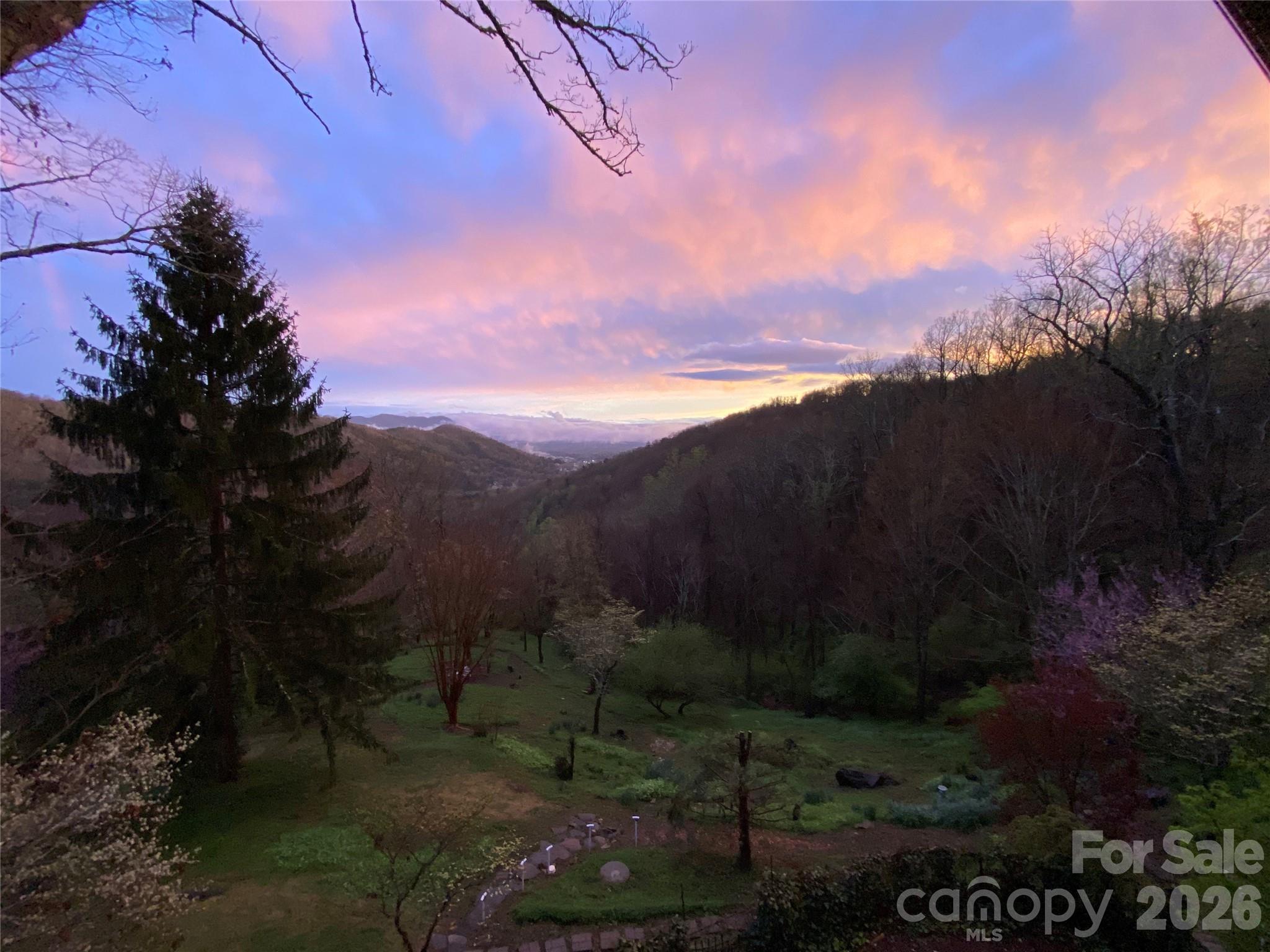 811 Town Mountain Road — Asheville