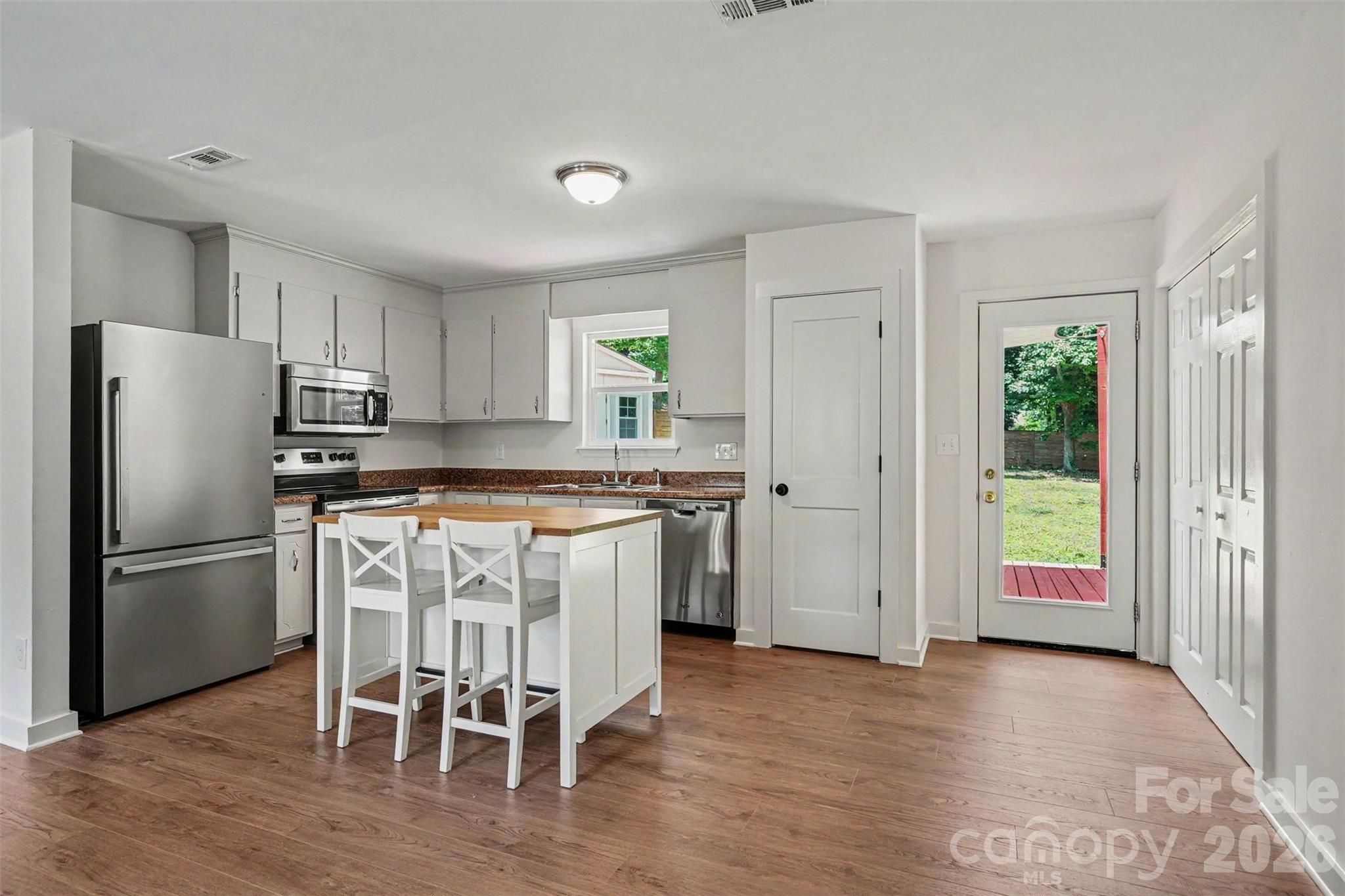 5301 Great Wagon Road — Charlotte