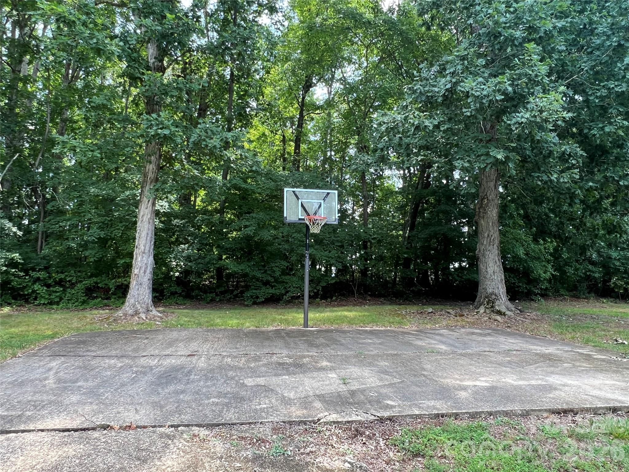 245 Jermane Road — New London