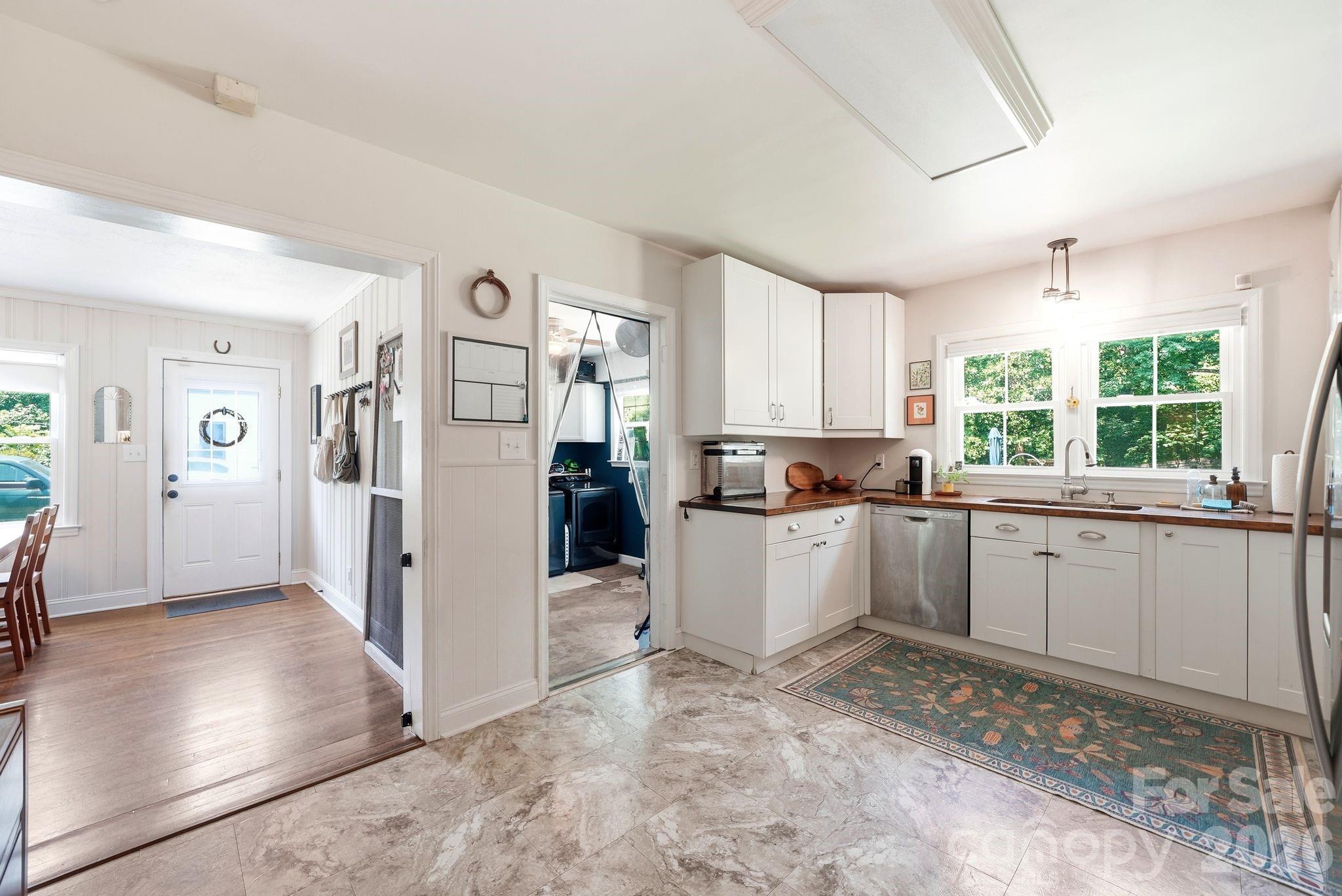 6409 Woodland Circle — Charlotte