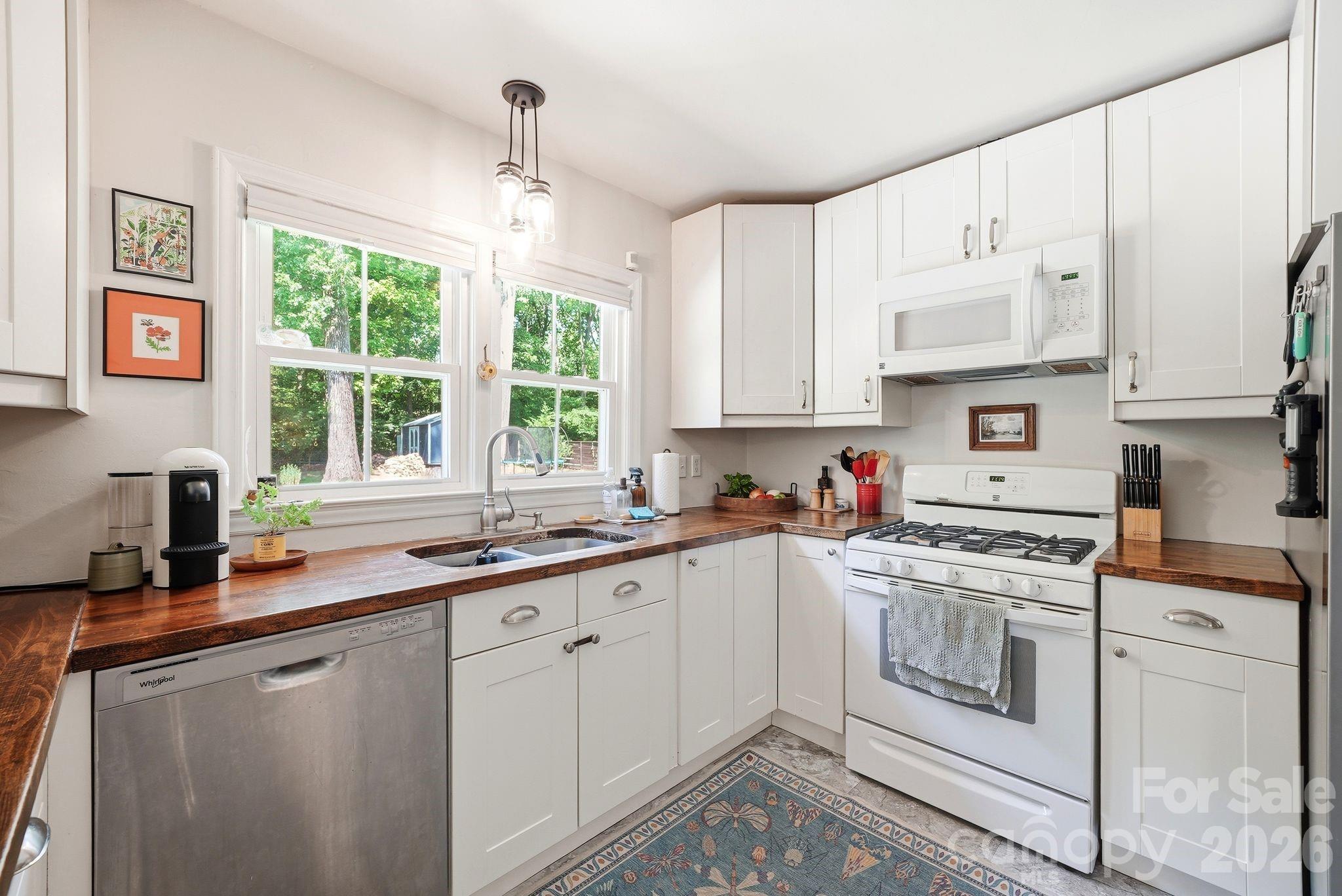 6409 Woodland Circle — Charlotte