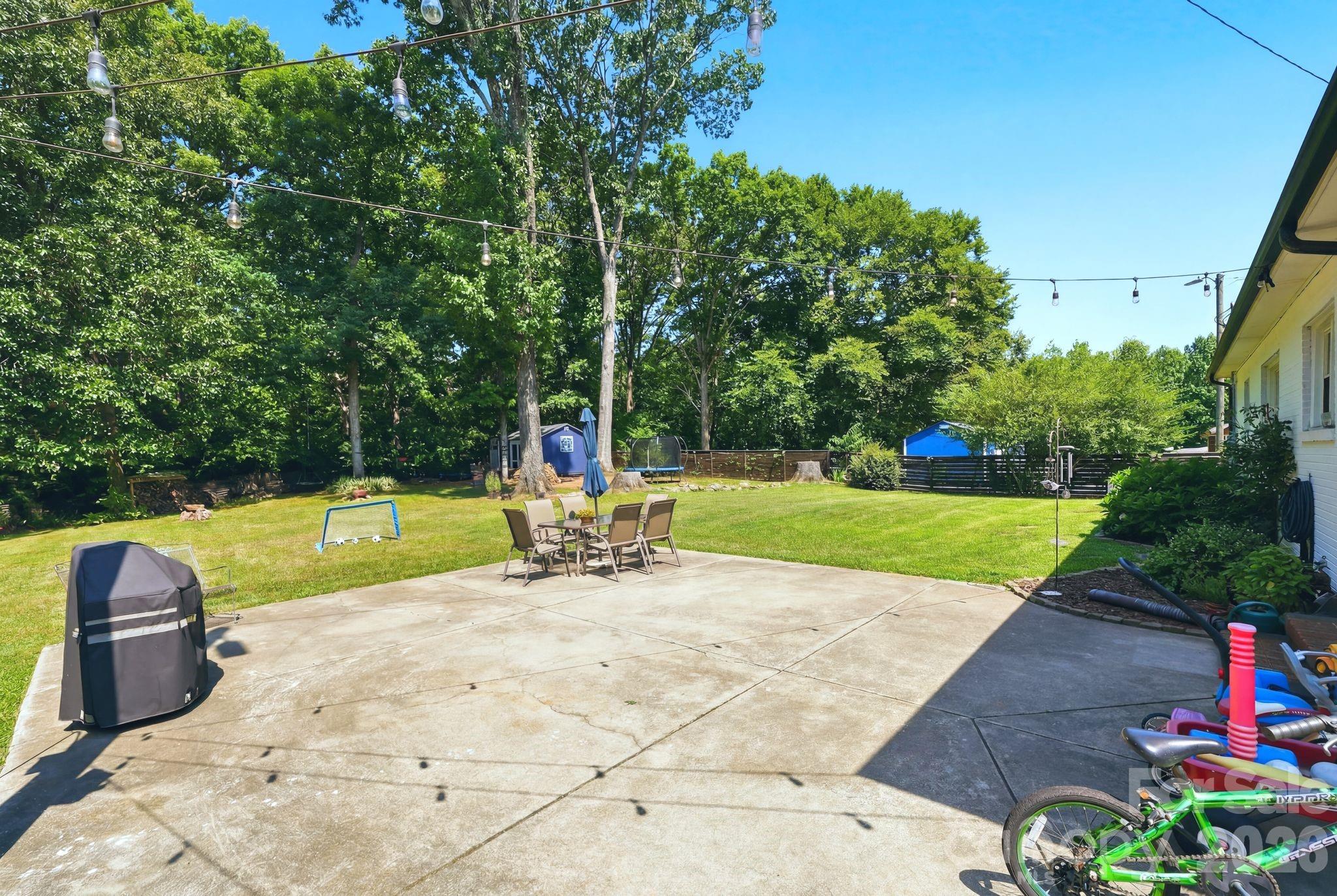 6409 Woodland Circle — Charlotte