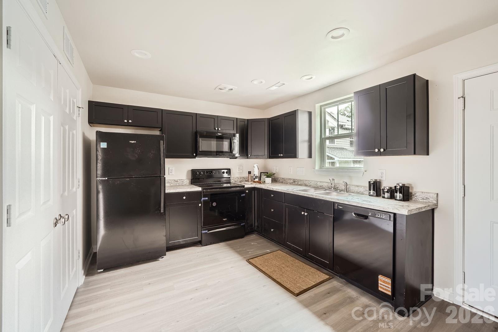 1614 Ct Brooks Circle — Charlotte