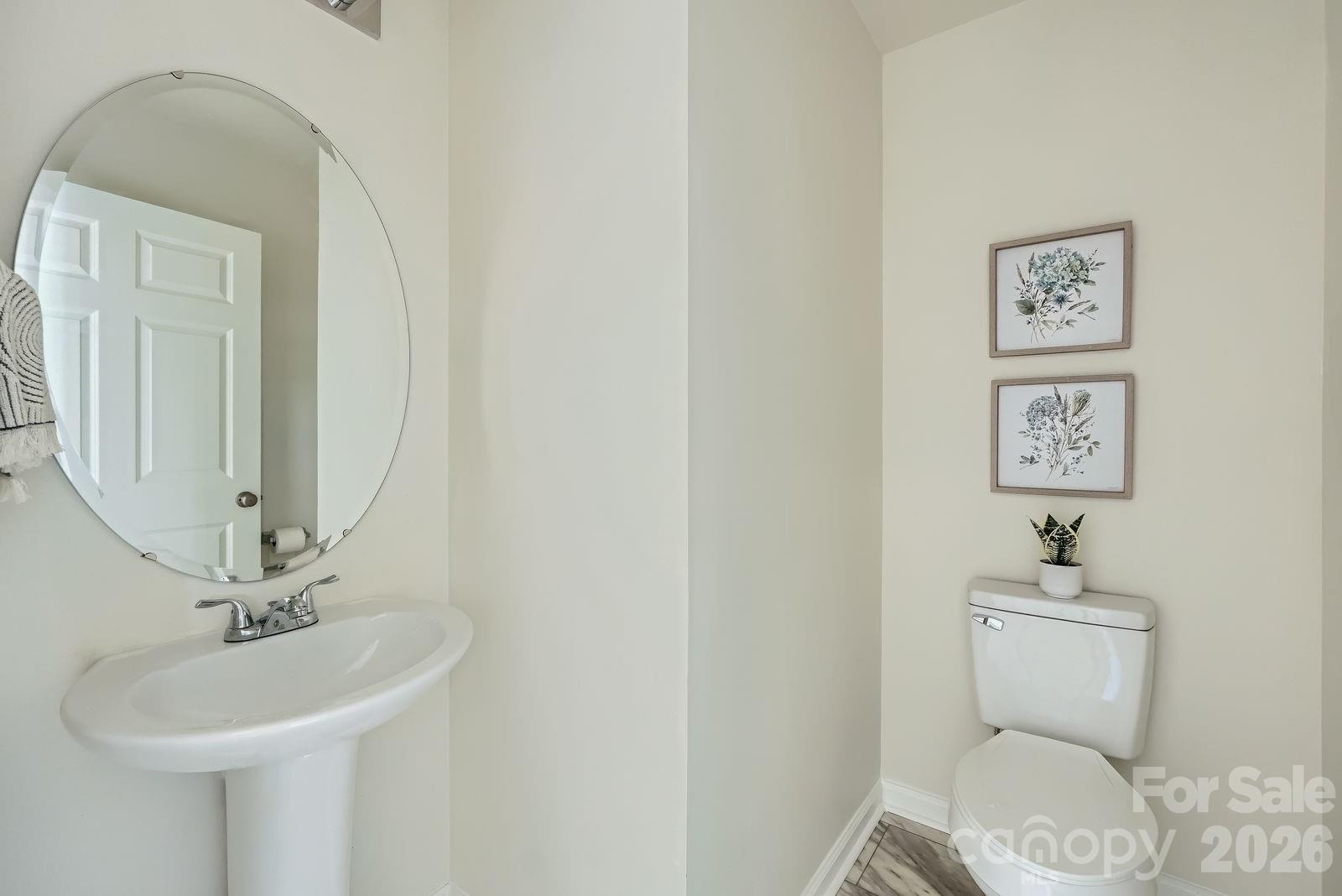 1614 Ct Brooks Circle — Charlotte