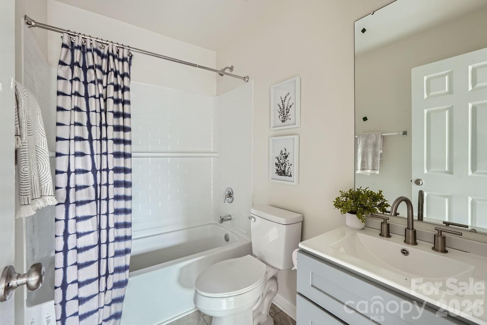 1614 Ct Brooks Circle — Charlotte