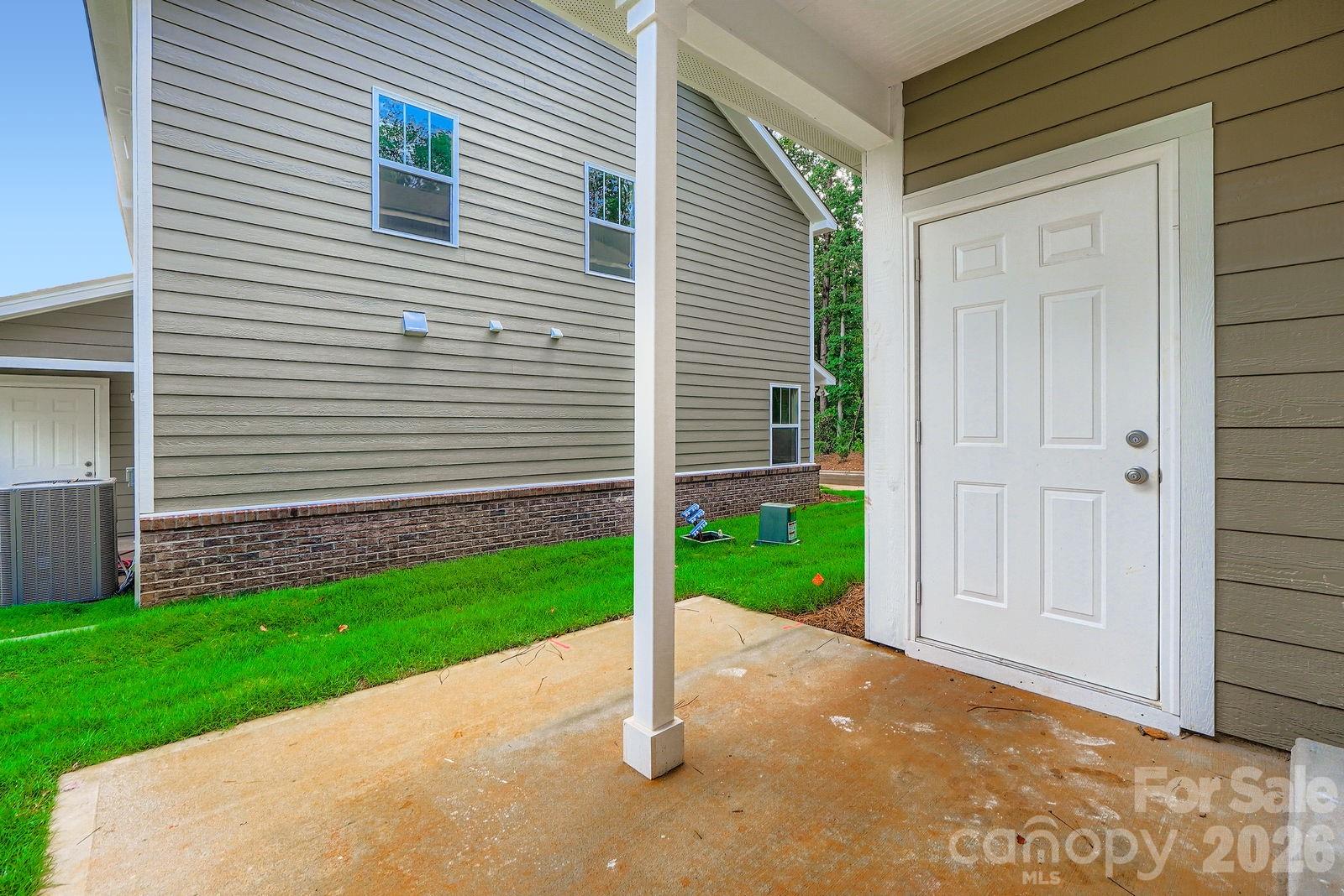1614 Ct Brooks Circle — Charlotte