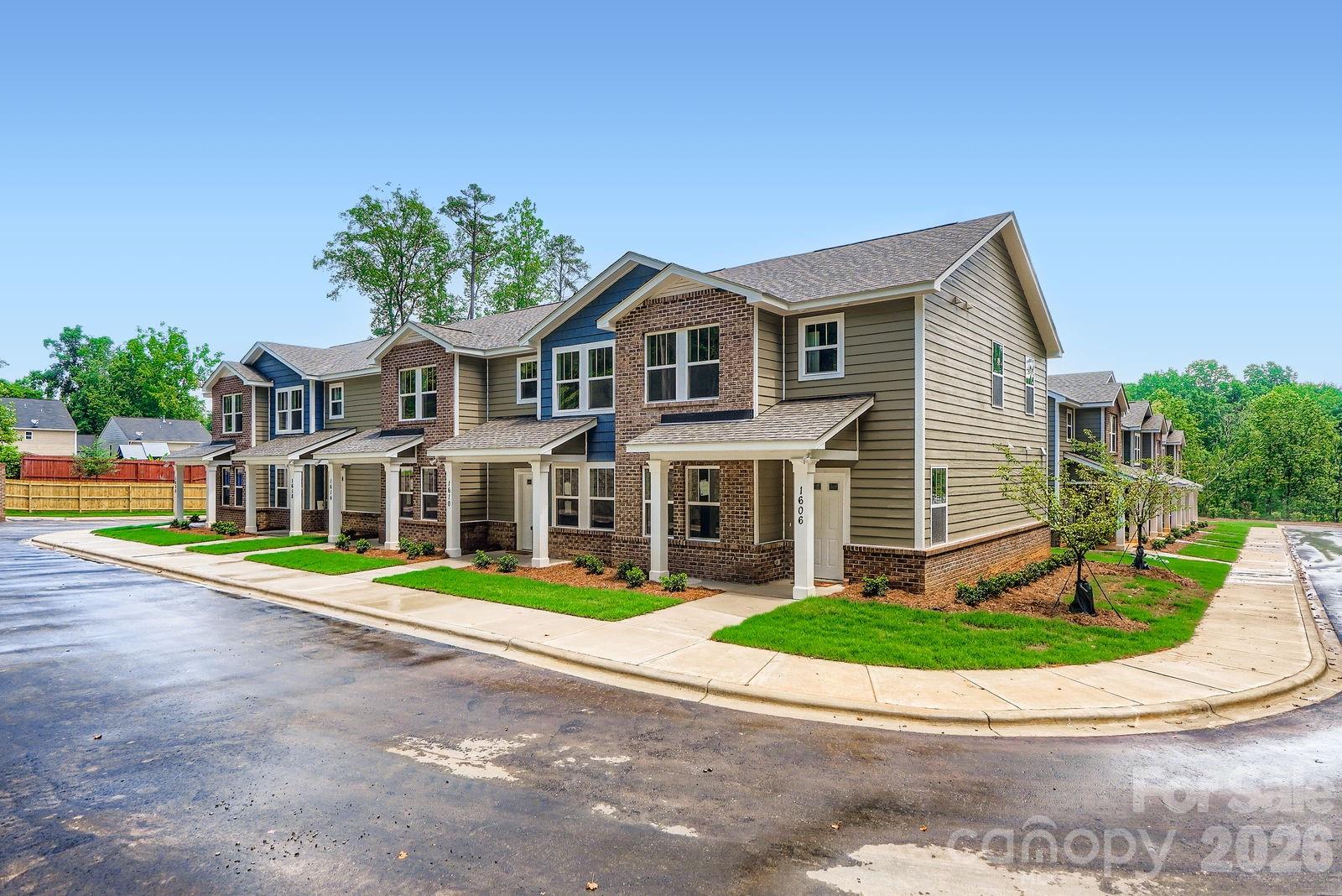 1614 Ct Brooks Circle — Charlotte