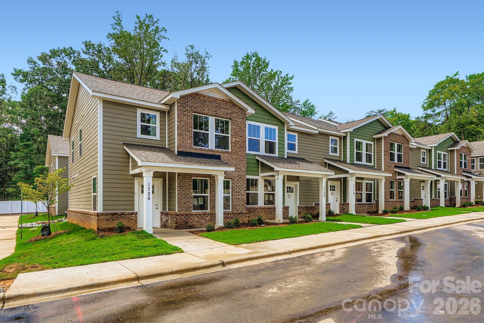 1614 Ct Brooks Circle — Charlotte