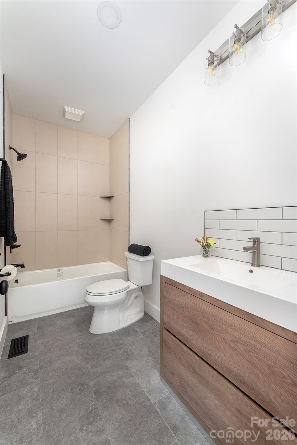 808 Maybank Drive — Hendersonville