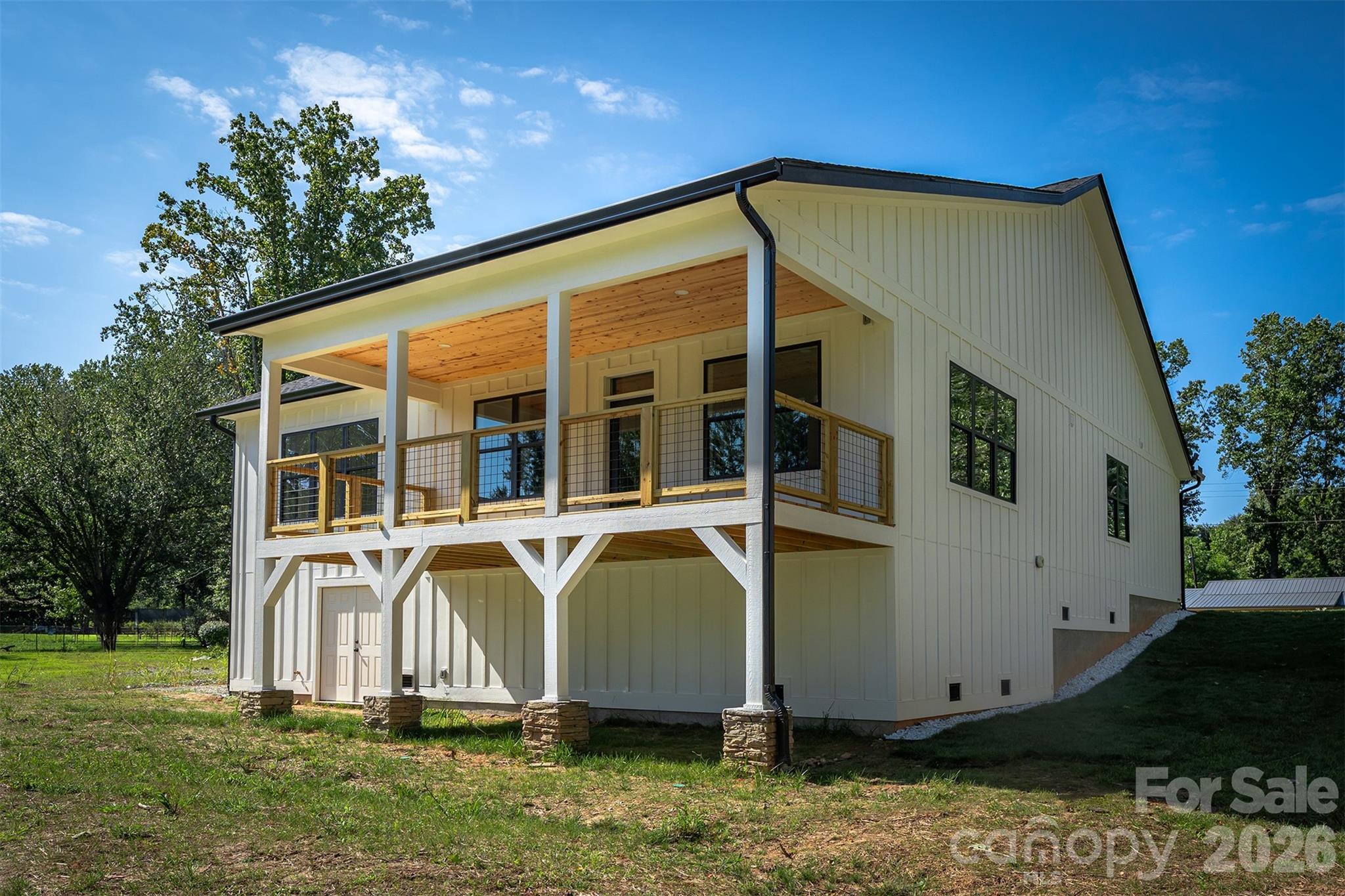 808 Maybank Drive — Hendersonville