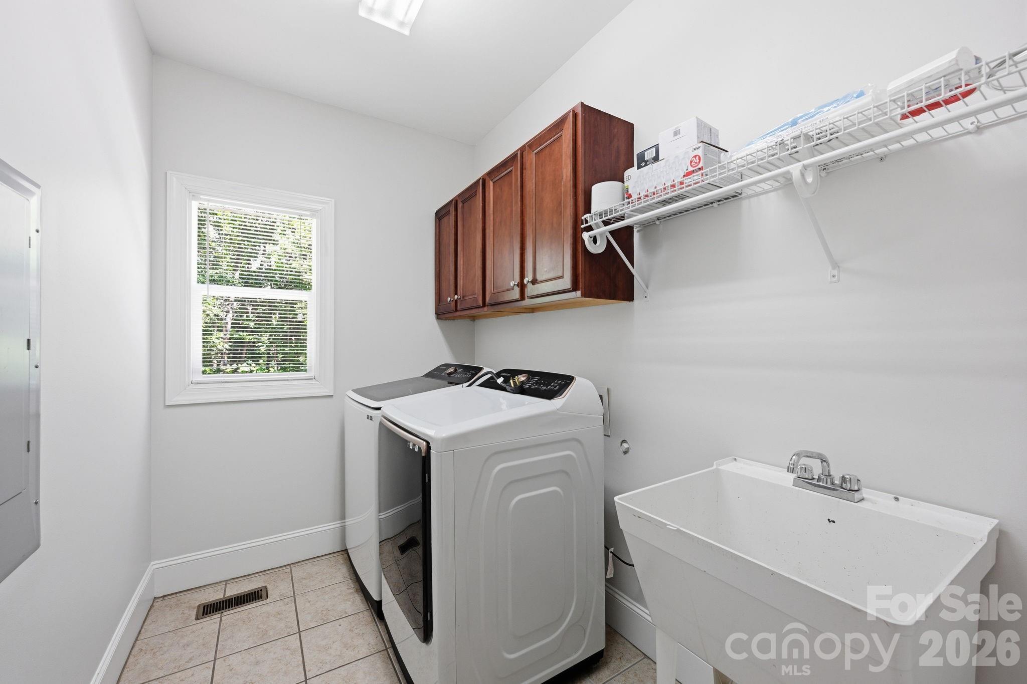 202 Indian Trail — Mooresville