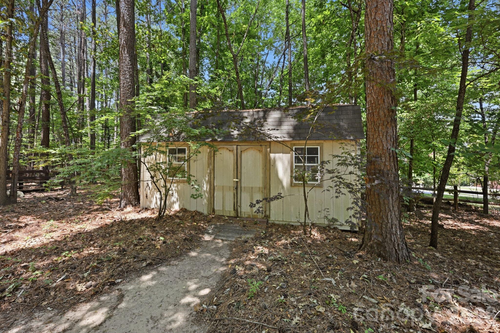 202 Indian Trail — Mooresville