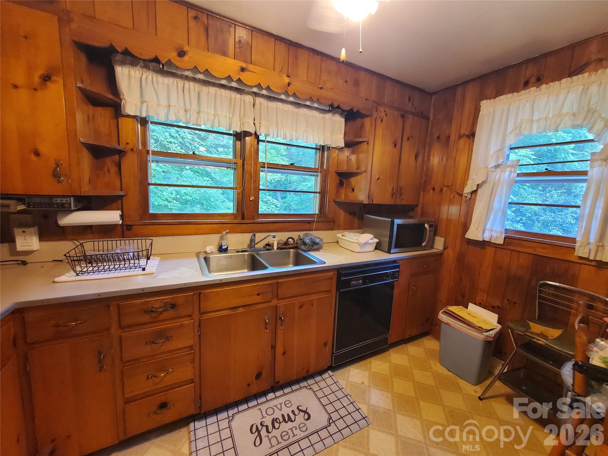 886 Hanging Rock Road — Spruce Pine